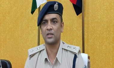 कागजों में गायब हुआ ट्रक चालक, पुलिस दैनिकी से भी नदारद! यातायात थाना में अनुसंधान की जगह खेल? SSP दरभंगा के निर्देश पर एक अधिकारी सस्पेंड, थानाध्यक्ष पर लटक रही गाज
