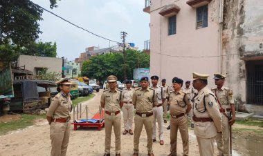 मान्यवर डीआईजी मैडम! दरभंगा के थानों में आपकी उपस्थिति आश्वस्त कर गई… अब कृपया इन रातों को भी संभाल लीजिए! जहाँ नींद में हैं रक्षक, वहाँ अपराधी शिकार ढूंढते फिरते हैं… हमें गार्ड ऑफ ऑनर नहीं, सड़कों पर आपकी प्रणाली की गूंज चाहिए!