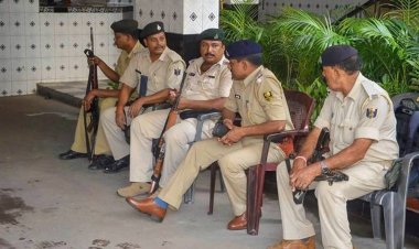 सिमरी थाने की अंधेरी कोठरी में मरा पंकज या मारा गया? बीमारी का बहाना बना 'सिस्टम', लेकिन पोस्टमार्टम की चीत्कारों ने उधेड़ दी इंसाफ की लाश! चार साल आठ महीने बाद जब उठी कानून की गर्दन, तो थानेदार से जवान तक हर चेहरा बेनकाब अब नहीं छुपेगा कोई!