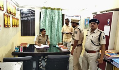 जब दरभंगा के यातायात थाने की बंद अलमारियों में काँपने लगे रजिस्टर, धूल सहमी और कुर्सियाँ थर्राईं वर्दी की आहट नहीं, तूफान बनकर पहुँचे एसएसपी जगुनाथ रेड्डी जलारेड्डी; औचक निरीक्षण ने सिस्टम की सांसें टटोल दीं!