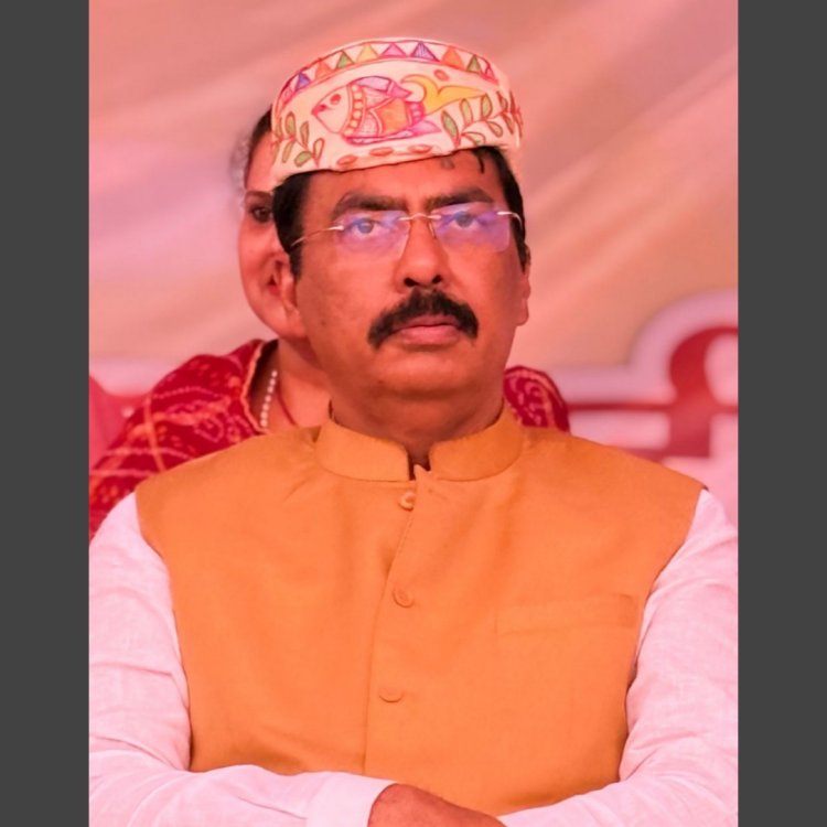 "दरभंगा की जर्जर गलियों में बजा तरक्की का शंखनाद: बंगाली टोला को मिली वर्षों बाद सड़क-नाला निर्माण की सौगात, मंत्री सरावगी की पहल से उम्मीदों को मिली नई ज़मीन"