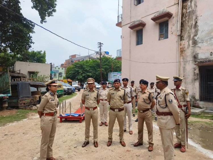 मान्यवर डीआईजी मैडम! दरभंगा के थानों में आपकी उपस्थिति आश्वस्त कर गई… अब कृपया इन रातों को भी संभाल लीजिए! जहाँ नींद में हैं रक्षक, वहाँ अपराधी शिकार ढूंढते फिरते हैं… हमें गार्ड ऑफ ऑनर नहीं, सड़कों पर आपकी प्रणाली की गूंज चाहिए!