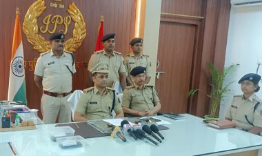 जिस सुबह शिक्षक की लाश निस्ता की सड़क पर गिरी थी, उसी दिन 'मिथिला जन जन की आवाज' ने दरभंगा एसएसपी से की थी अपील 'गुरु की हत्या पर चुप्पी मत साधिए, न्याय सुनिश्चित कीजिए!'… और आज जब दो शूटरों की गिरफ्तारी हुई, तब वर्दी ने जवाब दिया कि न्याय अब भी जिंदा है, और जन-पुकार अनसुनी नहीं जाती… पढ़ें इस रिपोर्ट को, जो न्याय की इस ऐतिहासिक यात्रा की दस्तावेज़ है!