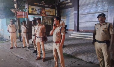 दरभंगा में अपराधियों के लिए अब नहीं बचेंगे कोई रास्ते वरीय पुलिस कप्तान के कड़े निरीक्षण ने थानों की सुस्ती को किया बेनकाब, हर लापरवाही पर होगी कड़ी कार्रवाई, सुरक्षा व्यवस्था में ला रहे हैं क्रांतिकारी बदलाव और कानून की जीत का ऐलान