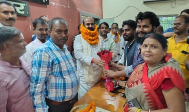 जब उम्मीदों ने ओढ़ी मुस्कान की चादर: दरभंगा नगर निगम में वृद्धजनों के आशीर्वादों और पेंशन वृद्धि की घोषणाओं से गूंज उठा समाज कल्याण का मंच, पाग, चादर, सम्मान और संवेदना से सजा वह ऐतिहासिक दिन
