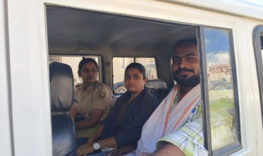 हे लोकतंत्र! तू अब थाने में कैद है दरभंगा डीएमसीएच की सड़ी हुई सेहत, कुढ़नी की दलित बच्ची की लाश, और स्वास्थ्य मंत्री के मौन पर युवाओं की चीख को पुलिस ने पांच घंटे तक घोंटा, फिर पीआर बाउंड की बेड़ियों में बांध दिया, पढ़ें इस रिपोर्ट को जो न किसी मंत्री की चाटुकार है, न किसी दल की दलाल सिर्फ़ उस जनता की आवाज़ है जिसे अस्पताल से ज़्यादा अब रिपोर्ट पढ़ने की ज़रूरत है!