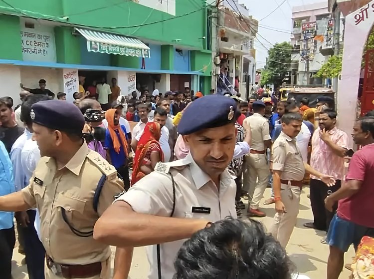 दरभंगा में माँ भगवती मंदिर के गर्भगृह में घुसकर सात पिंड तोड़े गए, रक्त के छींटे और टूटी आस्था के बीच दहशत में मदारपुर: मंदिर में घुसा चंडाल, CCTV से खुला राज, आरोपी किशोर मानसिक बीमार शहर में तनाव, छह थानों की पुलिस तैनात!