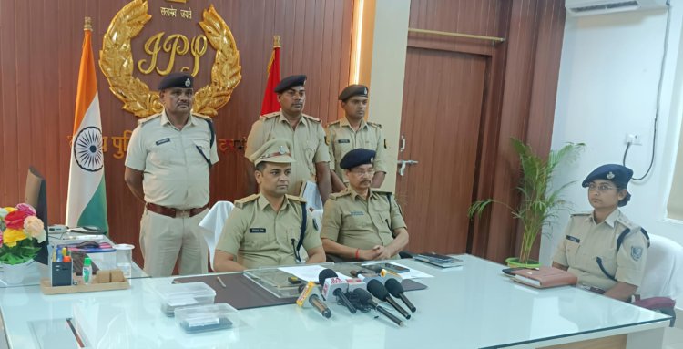 जिस सुबह शिक्षक की लाश निस्ता की सड़क पर गिरी थी, उसी दिन 'मिथिला जन जन की आवाज' ने दरभंगा एसएसपी से की थी अपील 'गुरु की हत्या पर चुप्पी मत साधिए, न्याय सुनिश्चित कीजिए!'… और आज जब दो शूटरों की गिरफ्तारी हुई, तब वर्दी ने जवाब दिया कि न्याय अब भी जिंदा है, और जन-पुकार अनसुनी नहीं जाती… पढ़ें इस रिपोर्ट को, जो न्याय की इस ऐतिहासिक यात्रा की दस्तावेज़ है!