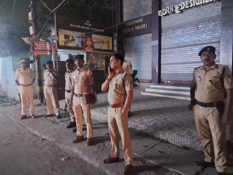 दरभंगा में अपराधियों के लिए अब नहीं बचेंगे कोई रास्ते वरीय पुलिस कप्तान के कड़े निरीक्षण ने थानों की सुस्ती को किया बेनकाब, हर लापरवाही पर होगी कड़ी कार्रवाई, सुरक्षा व्यवस्था में ला रहे हैं क्रांतिकारी बदलाव और कानून की जीत का ऐलान