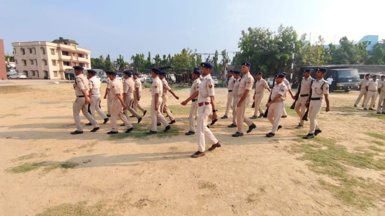 दरभंगा पुलिस की रैतिक परेड में अनुशासन की लय, नेतृत्व की गरिमा और वर्दी की विश्वसनीयता SSP-SP की संयुक्त उपस्थिति बनी प्रेरणा, ‘मिथिला जन जन की आवाज़’ पर आशिष कुमार की विशेष विश्लेषणात्मक रिपोर्ट, सोशल मीडिया कार्यालय से प्राप्त आधिकारिक जानकारी पर आधारित