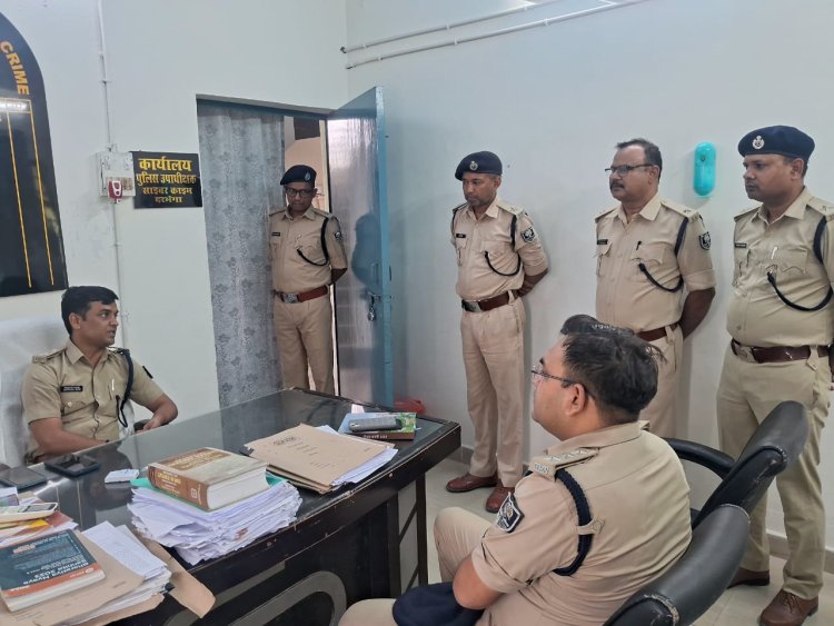कागज़ों के कब्रिस्तान और कंप्यूटरों की जमी धूल पर चलती पड़ी कप्तानी नजर : दरभंगा साइबर थाना में जब अचानक पहुंचे एसएसपी तो सन्नाटा बोल उठा 'सर, सब ठीक है!