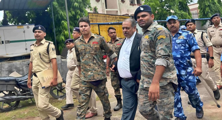 जब कानून की चौखट पर वकील ही कटघरे में खड़ा हुआ: दरभंगा कोर्ट में वरिष्ठ अधिवक्ता अम्बर इमाम हाशमी की गिरफ्तारी पर गूंजा विद्रोह, न्यायिक गरिमा बनाम बार की अस्मिता पर उठे सवाल और वही रिपोर्ट जिसने दरभंगा की दीवारों को हिला दिया