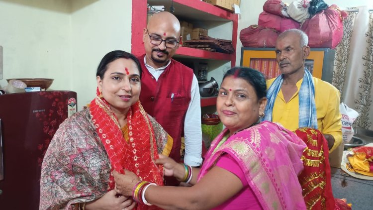 जब पद्मभूषण शारदा सिन्हा की संतानें पहुंचीं मां श्यामा के चरणों में चुनरी में लिपटी स्मृतियां, आस्था में भीगी आंखें और दरभंगा की धड़कनों में गूंजती मां की मधुर आवाज़