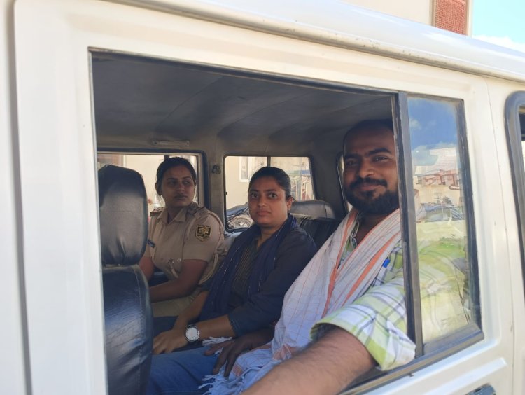 हे लोकतंत्र! तू अब थाने में कैद है दरभंगा डीएमसीएच की सड़ी हुई सेहत, कुढ़नी की दलित बच्ची की लाश, और स्वास्थ्य मंत्री के मौन पर युवाओं की चीख को पुलिस ने पांच घंटे तक घोंटा, फिर पीआर बाउंड की बेड़ियों में बांध दिया, पढ़ें इस रिपोर्ट को जो न किसी मंत्री की चाटुकार है, न किसी दल की दलाल सिर्फ़ उस जनता की आवाज़ है जिसे अस्पताल से ज़्यादा अब रिपोर्ट पढ़ने की ज़रूरत है!