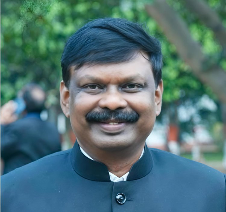 जब एक अफसर ने प्रशासन को प्रणाम कर लोकतंत्र की अदालत में उतरने की ठानी डॉ. एस. सिद्धार्थ के वीआरएस पर मिथिला जन जन की आवाज की विशेष रिपोर्ट पढ़िए, जहां नीति, राजनीति और नीयत का गहरा विश्लेषण किया गया है!