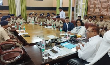 दरभंगा में न्याय और पुलिस प्रशासन की साझा पहल प्रधान जिला एवं सत्र न्यायाधीश शिव गोपाल मिश्र की अध्यक्षता में एसडीपीओ-थानाध्यक्षों संग गूंजे मध्यस्थता अभियान और राष्ट्रीय लोक अदालत की सफलता के संकल्पित स्वर, सुलह-समझौते के संदेश को जन-जन तक पहुंचाने का ठाना