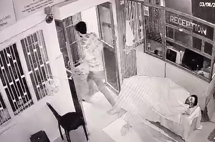 पढ़िए! बिहार पुलिस के चेहरे पर तमाचा बनकर आई वो रात, जब विकास कुमार नाम का तस्कर अस्पताल से नहीं, सिस्टम की नींव से भाग गया... और थानाध्यक्ष से लेकर चौकीदार तक बन गए इस थ्रिलर के साइड कैरेक्टर!