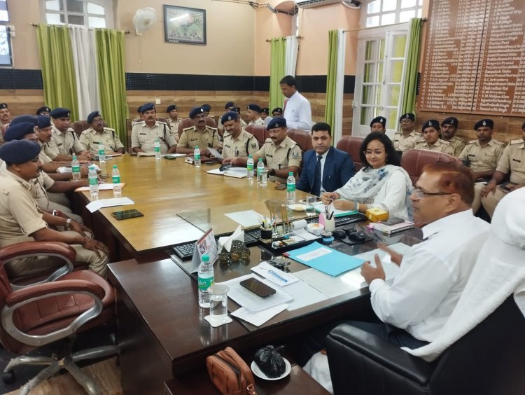 दरभंगा में न्याय और पुलिस प्रशासन की साझा पहल प्रधान जिला एवं सत्र न्यायाधीश शिव गोपाल मिश्र की अध्यक्षता में एसडीपीओ-थानाध्यक्षों संग गूंजे मध्यस्थता अभियान और राष्ट्रीय लोक अदालत की सफलता के संकल्पित स्वर, सुलह-समझौते के संदेश को जन-जन तक पहुंचाने का ठाना