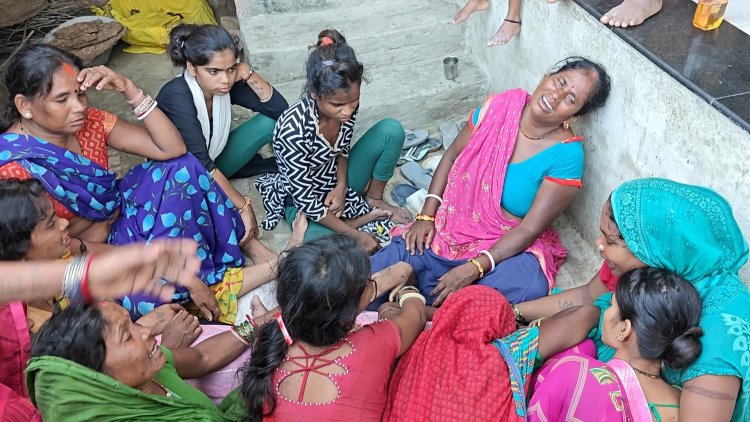 दरभंगा की नदी में घटी हृदयविदारक घटना ने पूरे इलाके को स्तब्ध कर दिया है, दर्द और आंसुओं से भीगा यह मंज़र महज़ एक हादसा नहीं बल्कि हमारे समाज की संवेदनहीनता और प्रशासनिक सुस्ती का आईना है… इस पर हमारे विस्तृत और निष्पक्ष रिपोर्ट को अवश्य पढ़ें, क्योंकि सच जानना ही समाधान की पहली सीढ़ी है।