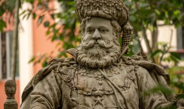 दरभंगा के दरबार हॉल में गूँजेगी शिक्षा और परंपरा की ध्वनि महाराज लक्ष्मीश्वर सिंह की जयंती पर राज हाई स्कूल का मेधावी छात्र पाएगा मेडल, प्रशस्ति पत्र और छात्रवृत्ति, बनेगा आने वाली पीढ़ी का प्रेरणास्रोत