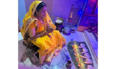 जब सांसद बन गईं साध्वी दरभंगा की राज्यसभा सांसद डॉ. धर्मशीला गुप्ता ने परंपरा, आस्था और मातृत्व का संगम करते हुए आरंभ किया छठ का पवित्र व्रत, स्वयं बना रही हैं प्रसाद, आज गामी तालाब पर करेंगी अर्घ्य अर्पण