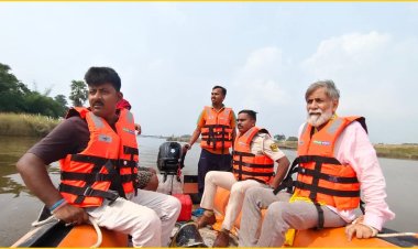खोराई यदवार नदी के ठंडे पानी में समा गया 13 वर्षीय मासूम चंद्रप्रकाश प्रशासन की लापरवाही के सन्नाटे में गूँज उठी एक पिता की करुण पुकार, और जब आशा की आख़िरी किरण भी लहरों में खोने लगी, तब जन सुराज के राकेश मिश्रा खुद नाव लेकर उतरे उस निर्दयी धारा में… पीड़ित पिता को गले लगाकर कहा ‘यह तुम्हारा नहीं, हमारे समाज का दर्द है’; प्रशासन से माँगी जवाबदेही, और जनसेवा को बना दिया इंसानियत का सजीव रूप!