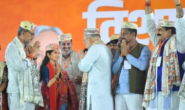 अमित शाह की गरज से गूंज उठा मिथिला! दरभंगा के अलीनगर में ‘नो वैकेंसी’ की हुंकार बिहार चुनाव 2025 का बिगुल बजा, एनडीए में एकजुटता का संदेश, मिथिला की बेटी मैथिली ठाकुर बनीं नई उम्मीद की किरण....