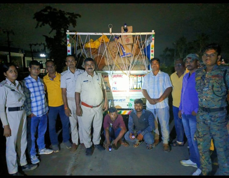 दरभंगा के आसमान में मंडरा रही है तीसरी आँख ड्रोन अब हर गलियों, हर सड़क और हर छत पर रखे हैं अपनी पैनी नजर! अगर आप भी शराब के फंदे में फँसे हैं, तो सावधान रहें… आपके सड़ के ऊपर उड़ रहा है प्रशासन का पहरेदार! मद्यनिषेध विभाग की सर्जिकल छापेमारी में 663 लीटर कोडीन कफ सिरप, विदेशी शराब, बीयर और हजारों किलो जावा महुआ जब्त शराब माफियाओं के साम्राज्य पर गिरी प्रशासनिक गाज, पढ़िए वो रिपोर्ट जो दरभंगा की धरती को हिला गई।