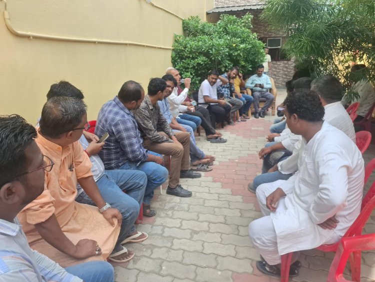 जब टिकट गया तो दरभंगा ने कहा नायक हमारा है! भावनाओं की भीड़, संघर्ष की पुकार और जनता के विश्वास का ताज बनकर उभरे राकेश नायक, जिन्होंने टिकट से बड़ी राजनीति की परिभाषा लिखी; सुख-दुःख, धूप-छाँव, दिन-रात हर पल जनता के साथ रहने का संकल्प लिया पढ़िए मिथिला जन जन की आवाज की यह ऐतिहासिक रिपोर्ट, जहाँ राजनीति से ज़्यादा रिश्तों की गर्माहट बोली