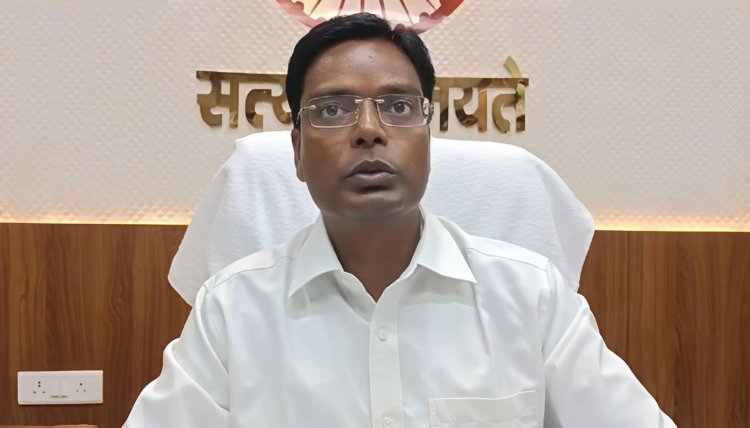 लोकआस्था के महापर्व छठ पर दरभंगा प्रशासन चौकस डीएम कौशल कुमार ने जिलेवासियों को दी हार्दिक शुभकामनाएँ, 713 घाटों पर विधि-व्यवस्था के साए में होगा अर्घ्य अर्पण; रामबाग हरिमंदिर तालाब, गंगा सागर, बेंता, कोतवाली, विश्वविद्यालय, लहेरियासराय, बहादुरपुर, सिंहवाड़ा, जाले, कमतौल, केवटी, बिरौल, बहेड़ा, मनीगाछी और अलीनगर घाटों पर पुलिस प्रशासन रहेगा पूरी तरह मुस्तैद; एसएसपी जगुनाथ रेड्डी जला रेड्डी ने कहा श्रद्धा और शांति के बीच प्रशासन की निगरानी रहेगी अटूट