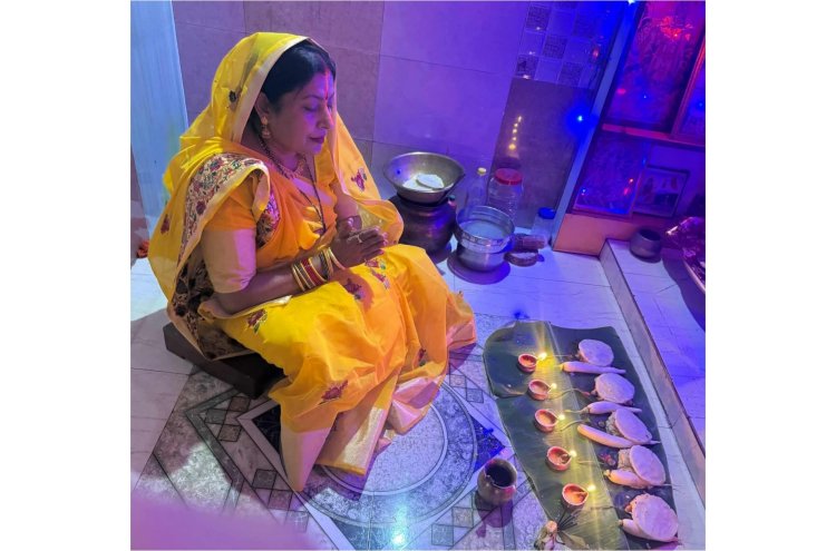 जब सांसद बन गईं साध्वी दरभंगा की राज्यसभा सांसद डॉ. धर्मशीला गुप्ता ने परंपरा, आस्था और मातृत्व का संगम करते हुए आरंभ किया छठ का पवित्र व्रत, स्वयं बना रही हैं प्रसाद, आज गामी तालाब पर करेंगी अर्घ्य अर्पण