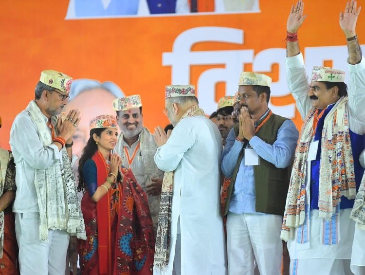 अमित शाह की गरज से गूंज उठा मिथिला! दरभंगा के अलीनगर में ‘नो वैकेंसी’ की हुंकार बिहार चुनाव 2025 का बिगुल बजा, एनडीए में एकजुटता का संदेश, मिथिला की बेटी मैथिली ठाकुर बनीं नई उम्मीद की किरण....