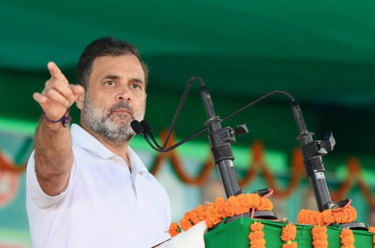 दरभंगा के लोआम मैदान से राहुल गांधी का चुनावी शंखनाद ‘ट्रंप से डरते हैं मोदी’, ‘रिमोट से चल रही है सरकार’, ‘बिहार अब खुद अपना भविष्य लिखेगा’; तेजस्वी यादव संग विपक्ष की साझा गर्जना कहा, अबकी बार खटारा व्यवस्था को बदलेंगे, हर गरीब, किसान और नौजवान को देंगे नए बिहार की पहचान ‘मेड इन बिहार, मेड फॉर इंडिया!