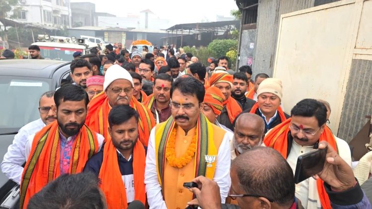 दरभंगा की माटी से उठा सत्ता-संकल्प: सैकड़ों गाड़ियों के काफ़िले, केसरिया जोश और कार्यकर्ता-विश्वास के साथ पटना रवाना हुए भाजपा के नवनियुक्त प्रदेश अध्यक्ष संजय सरावगी, संगठन को नई धार देने का किया ऐलान