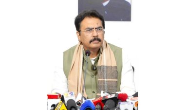 बीएलओ अशोक दास की आत्महत्या, वोट बैंक की राजनीति, मीडिया पर सत्ता के हमले और ममता बनर्जी के शासन में बंगाल से पंजाब तक लोकतंत्र के लगातार कमजोर होते ढांचे पर बिहार भाजपा के प्रदेश अध्यक्ष संजय सरावगी ने ऐसे तीखे और असहज करने वाले सवाल उठाए, जिनसे सियासी गलियारों में हलचल मच गई। आगे पढ़िए…