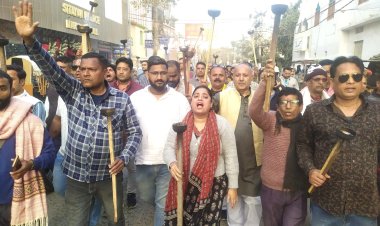 मशालों की लौ में मुखर हुआ सवर्ण समाज का स्वर, यूजीसी के आदेश के विरुद्ध सड़कों पर उतरी संगठित चेतना......सवर्ण एक्ट, सवर्ण छात्रवृत्ति और छात्रावास की मांग के साथ केंद्र सरकार को निर्णायक संदेश, सुप्रीम कोर्ट की रोक को बताया न्याय, संविधान और लोकतांत्रिक विवेक की ऐतिहासिक विजय......