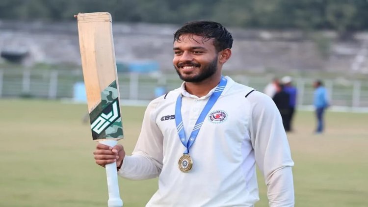 कौन है आयुष लोहारुका… क्रीज पर उतरते ही क्यों थम जाती है सांसें, कैसे हर ओवर में बदलता है मुकाबले का मिज़ाज और किस तरह विजय हजारे ट्रॉफी में दरभंगा का यह बेटा स्कोरबोर्ड पर लिख रहा है बिहार की नई कहानी.... पढ़िए पूरी रिपोर्ट