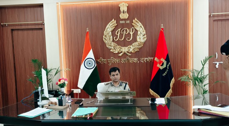 वर्दी की गरिमा पर प्रेम का अंधड़: बिरौल के बंद कमरे में पकड़ी गई महिला सिपाही और उसके ‘सहकर्मी प्रेमी’ की कहानी, टूटते वैवाहिक रिश्ते, शर्मसार होती पुलिस व्यवस्था और सवालों के घेरे में बिहार पुलिस की मर्यादा!