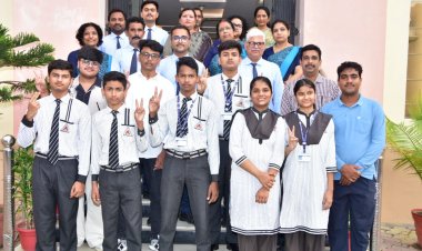 रामबाग राज किला की शैक्षणिक धरोहर में फिर गूंजा स्वर्णिम उत्कर्ष का घोष: Darbhanga Junior Public School के परिणामों ने रचा इतिहास, 98.6% के शिखर पर विराजमान Prem Kumar ने उत्तर बिहार को किया गौरवान्वित.... परन्तु इस उजाले के पीछे छिपे हैं दो और अनकहे सितारे… जानिए कौन हैं वे तीन शिखर पुरुष जिन्होंने अंकों की सीमाओं को लांघते हुए दरभंगा की शैक्षणिक प्रतिष्ठा को नई ऊँचाइयों तक पहुँचाया, जहाँ परिश्रम बना पहचान और प्रतिभा ने लिख दी सफलता की अमिट गाथा