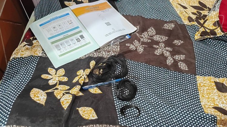 दरभंगा की रातों पर किसका खूनी साया? एक ही गांव में फिर टूटी दहशत की दीवार, आधी रात घर में घुसे रहस्यमयी बदमाश, दो हजार रुपये लूटे, युवती के बाल काटकर छोड़ गए खौफ का ऐसा निशान कि पूरे डरहार गांव की नींद उड़ गई... पहली सनसनीखेज डकैती का राज अब तक नहीं खुला और फिर हुई दूसरी वारदात, आखिर कौन फैला रहा है आतंक का यह सिलसिला?