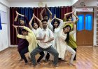 मिथिला की माटी के ये सितारे अब सिंगापुर में रचेंगे संस्कृति का इंद्रधनुष! सृष्टि फाउंडेशन के गुरु जयप्रकाश पाठक के सानिध्य में सत्यम कुमार झा, सुबोध दास, ऋतु रानी, ऋषिका भारती, अंकिता झा, निशा कुमारी सिंह, विद्या अग्रवाल और श्रुति सिंह समेत कलाकारों की टोली ‘ऋतु चक्र’ में झिझिया, छठ, सामा-चकेवा, कजरी और होली की अनुपम लोकछटा से दुनिया को कराएगी मिथिला की अमर सांस्कृतिक विरासत का साक्षात्कार...पढ़िए कौन-कौन हैं ये सितारे, जिनकी कला अब अंतरराष्ट्रीय मंच पर बढ़ाएगी दरभंगा और मिथिला का मान!