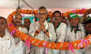 सम्मान के मंच से उठी सियासत की नई आहट! बेनीपुर में विधायक विनय चौधरी को मिली बड़ी जिम्मेदारी, पाग-माला के बीच गूंजा विकास का संकल्प....क्या बदलने वाली है क्षेत्र की राजनीतिक तस्वीर?