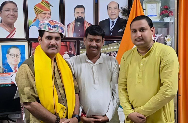 जहाँ अधिकारों की आवाज दबने लगे, वहाँ सजगता ही बदलाव का पहला संकेत...जनक राम का संदेश; अन्याय, उपेक्षा और शोषण पर चुप्पी के बजाय बात उचित स्तर तक पहुंचाने की नसीहत, माँ श्यामा न्यास से जुड़े कर्मचारियों के सवालों पर संज्ञान का भरोसा, सनातन-वैदिक परंपरा और मिथिला की विरासत पर संवाद के बीच जल्द माँ श्यामा के दरबार में पहुंचने की जताई इच्छा
