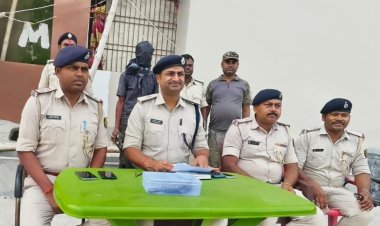 बड़ी खबर: पैर में लगी गोली से शुरू हुई कहानी ने लिया खतरनाक मोड़, अज्ञात हमलावरों का दावा, विरोधाभासी बयान और फिर छिपा मिला देशी कट्टा...पुलिस की गहन पड़ताल में सामने आया ऐसा घटनाक्रम, जिसने पूरे गोलीकांड की तस्वीर ही पलट दी; पढ़िए जांच में खुले राज की पूरी कहानी।